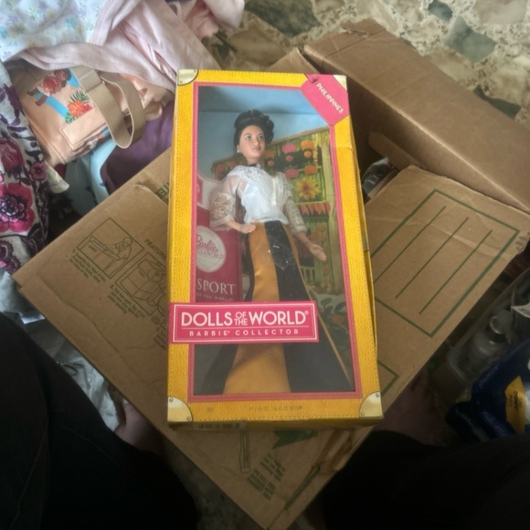 Nib Barbie Philippines dolls of the world - Picture 1 of 4